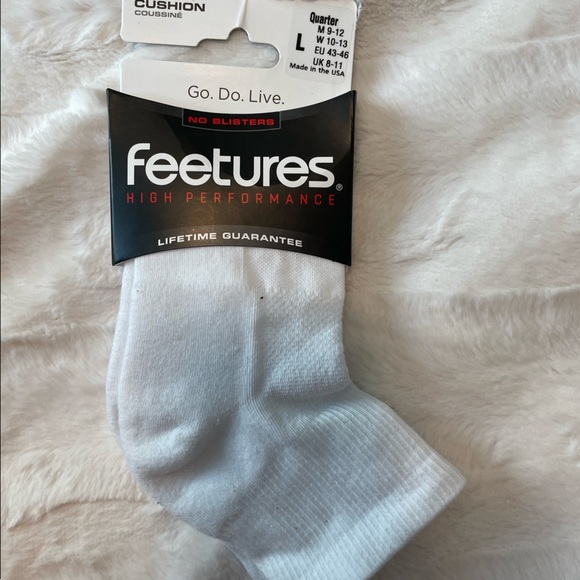 NWT feetures socks - Picture 1 of 1